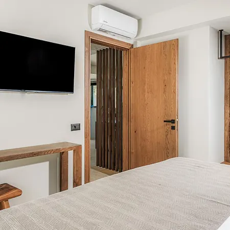 Lakka Apartment